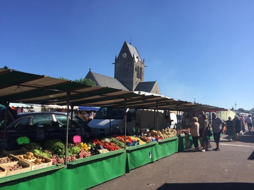Gite Le C-47 Proche Des Plages Du Debarquement Sainte-Mere-Eglise Luaran gambar